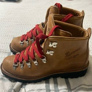 Danner Women’s Cascade Hiking Boots